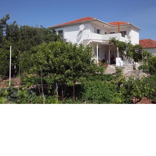 Apartments by the sea Vinisce, Trogir - 11029