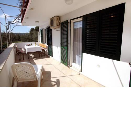 Apartments by the sea Vinisce, Trogir - 11856
