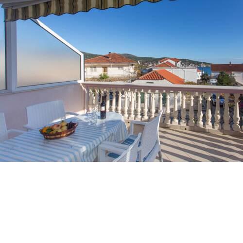 Apartments by the sea Vinisce, Trogir - 16416