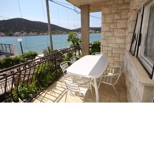 Apartments by the sea Vinisce, Trogir - 4892