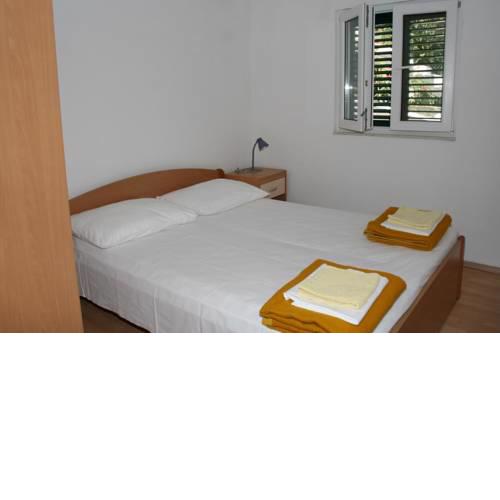 Apartments by the sea Zaostrog, Makarska - 10431