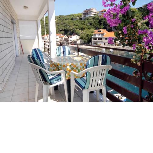 Apartments by the sea Zavalatica, Korcula - 9285