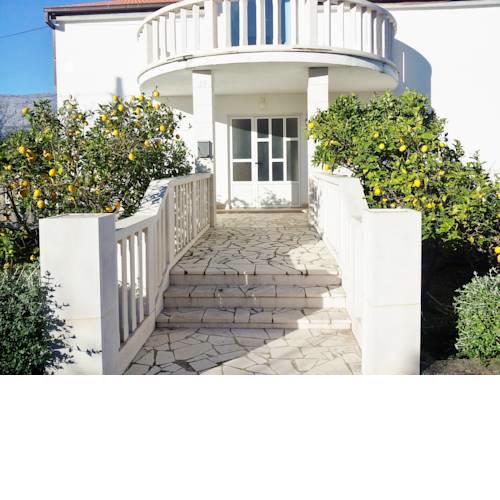 Apartments Ćenan