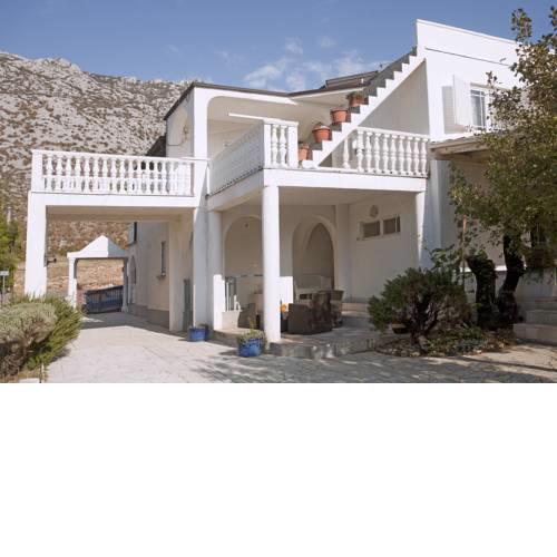 Apartments Christensen with sea view 8 plus 2 and 4 plus 2 persons