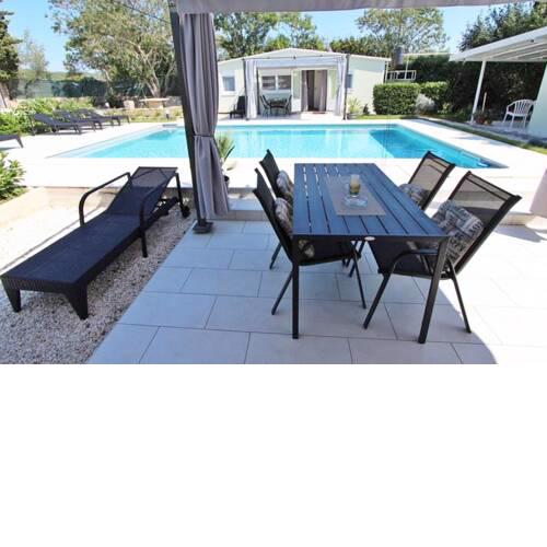 Apartments Donna with Swimming Pool