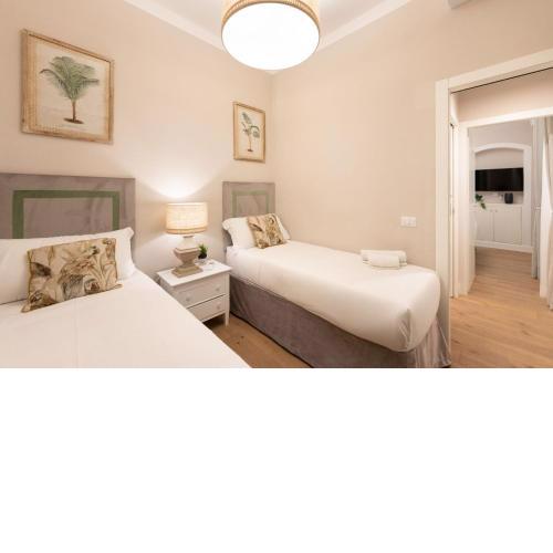 Apartments Florence- Guelfa delight with Courtyard