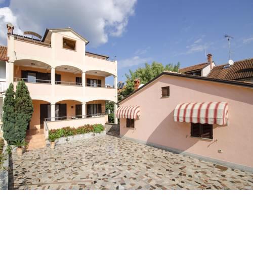 Apartments Folo 401