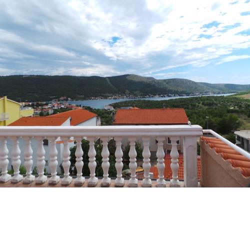 Apartments in Grebastica 7184