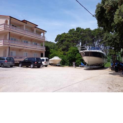 Apartments in Mundanije/Insel Rab 30445