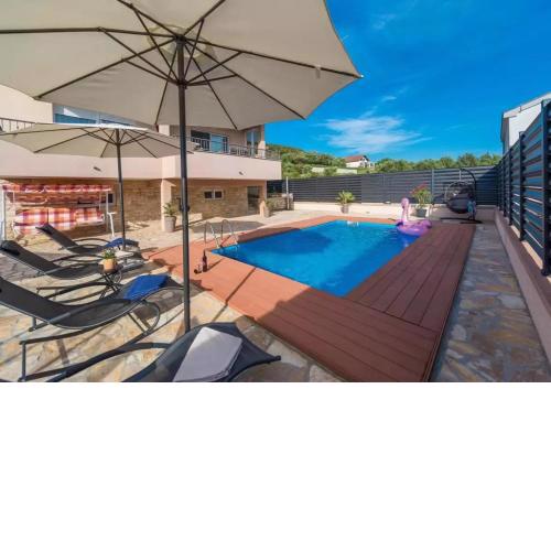 Apartments Iva- with pool