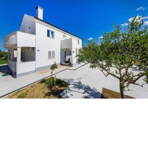 Apartments Ivanac - close to the beach