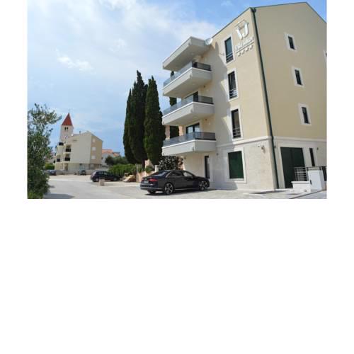 Apartments Jakov