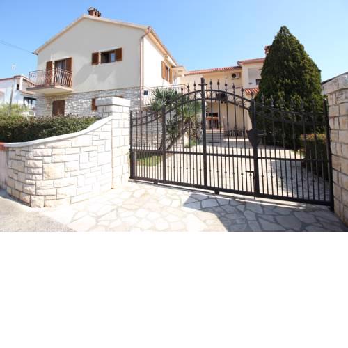 Apartments Krevatin