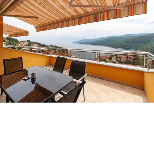 Apartments Loretta with Sea View