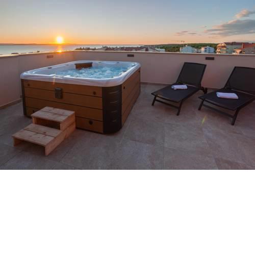 Apartments Luana with Rooftop Jacuzzi