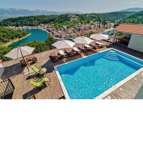 Apartments Luce - pool and view