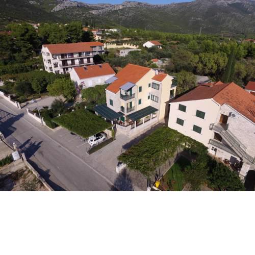Apartments Maestral