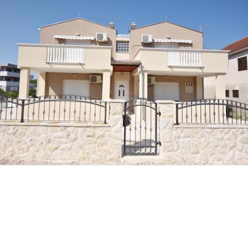Apartments Mais Tisno