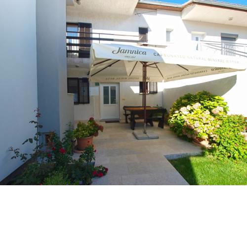 Apartments Mirela 850