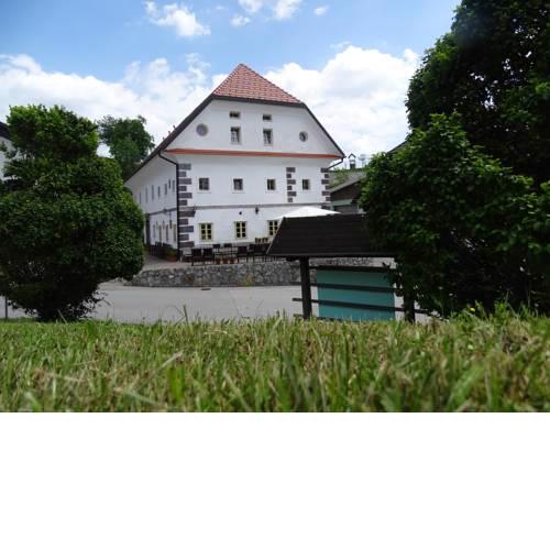 Apartments Možinetova hiša