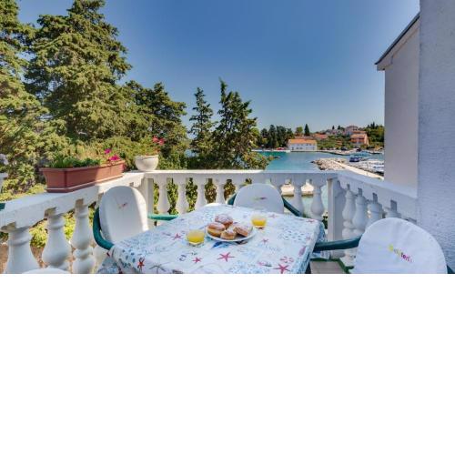 Apartments Nena- 10m from sea