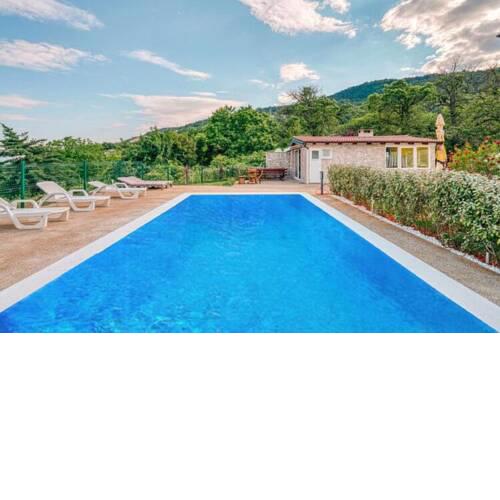 Apartments Nika with swimming pool and beautiful sea view