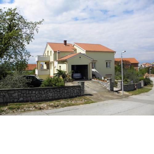 Apartments Njivice Bajcic
