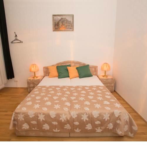 Apartments Opera 1