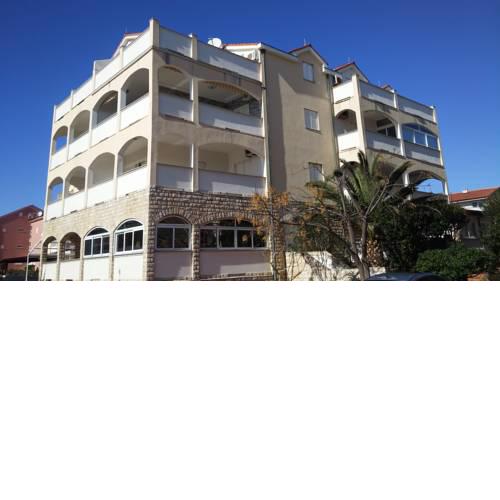 Apartments Palma - Novalja