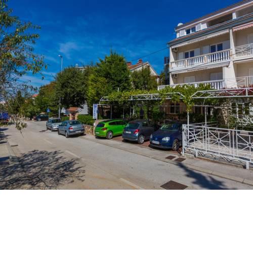 Apartments PERA