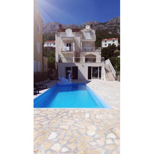 Apartments Pralas