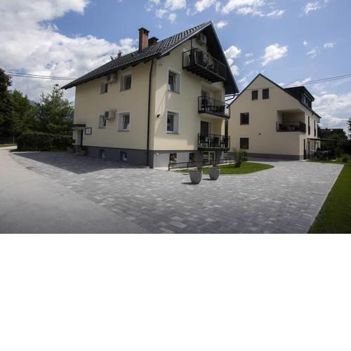 Apartments Razingar 9