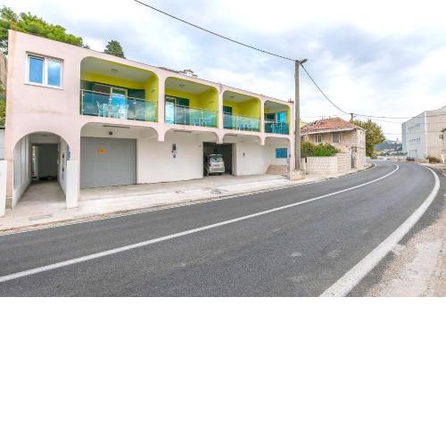 Apartments Road star