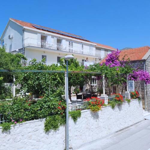 Apartments & Room Eva Slano
