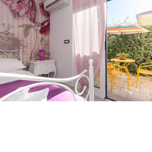 Apartments & rooms DDD2