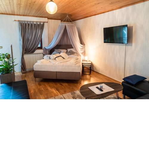 Apartments & Rooms Florjana