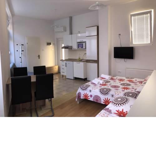 Apartments & Rooms Nardin