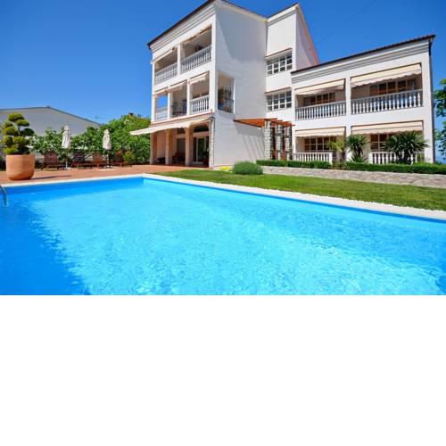 Apartments Sinisa