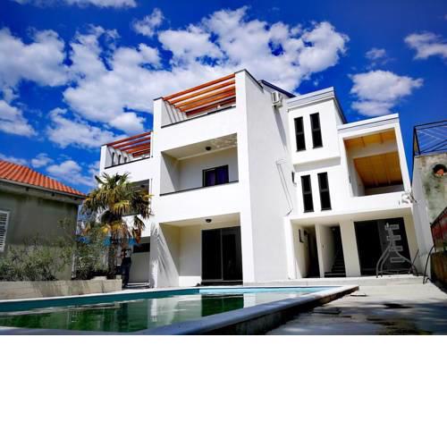 Apartments STAR with Pool