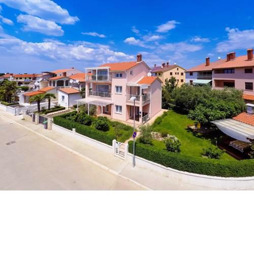 Apartments Villa Brioni I