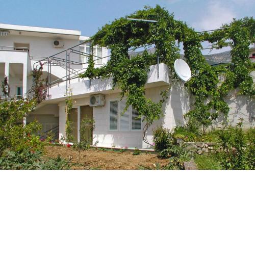 Apartments Villa Nada Podgora - CDM05024-DYC