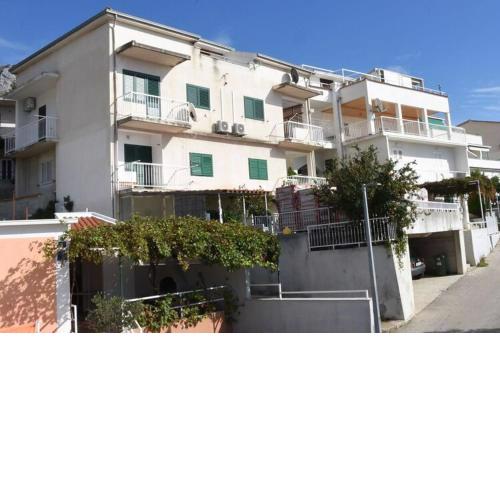 Apartments Villa Vesna Podgora - CDM05026-DYD