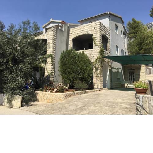 Apartments with a parking space Ivan Dolac, Hvar - 15784