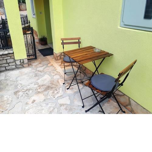 Apartments with a parking space Kastelir, Central Istria - Sredisnja Istra - 17528