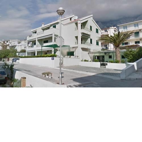 Apartments with a parking space Makarska - 15705