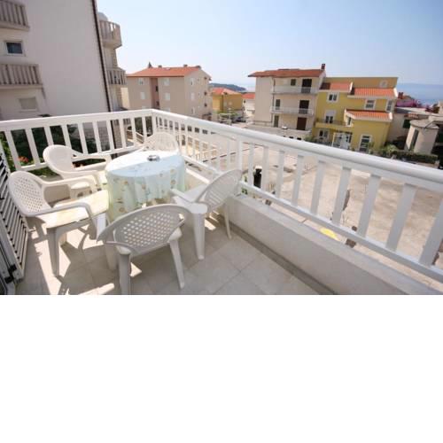 Apartments with a parking space Makarska - 6640