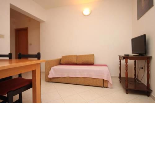Apartments with a parking space Makarska - 6885