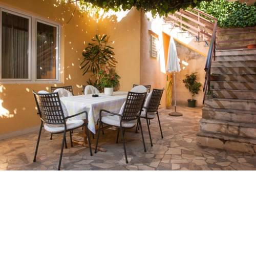 Apartments with a parking space Makarska - 8817