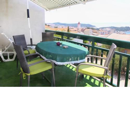 Apartments with a parking space Makarska - 9129