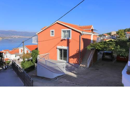 Apartments with a parking space Mastrinka, Ciovo - 2042